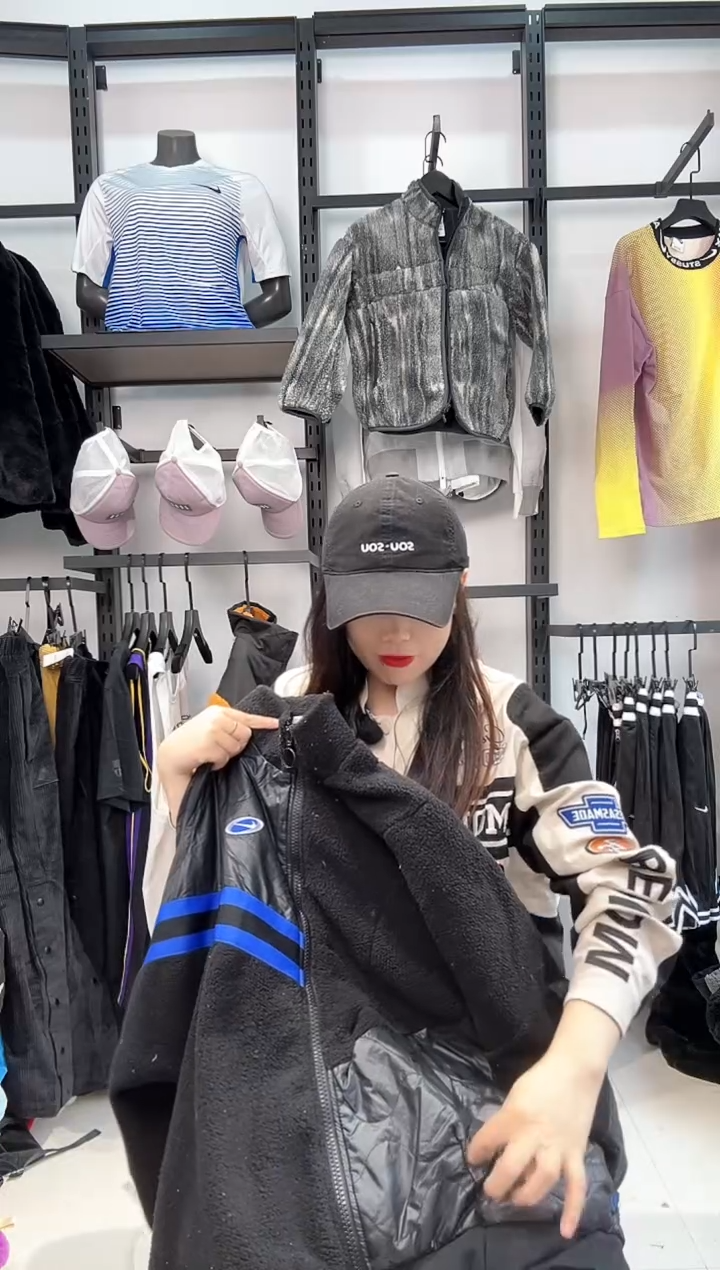 2704 编码  瑕疵直播间过款为准 尺码160