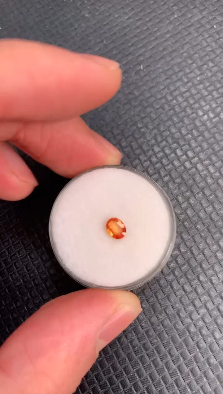 【闪购商品】蓝宝石裸石未镶嵌天然橘黄色蓝宝石