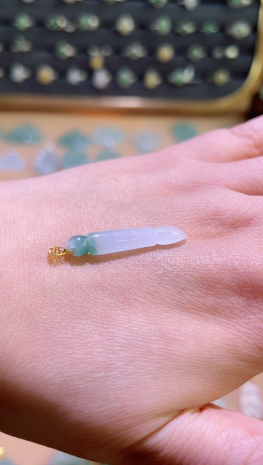 【闪购商品】翡翠颈饰18K金镶嵌毛笔