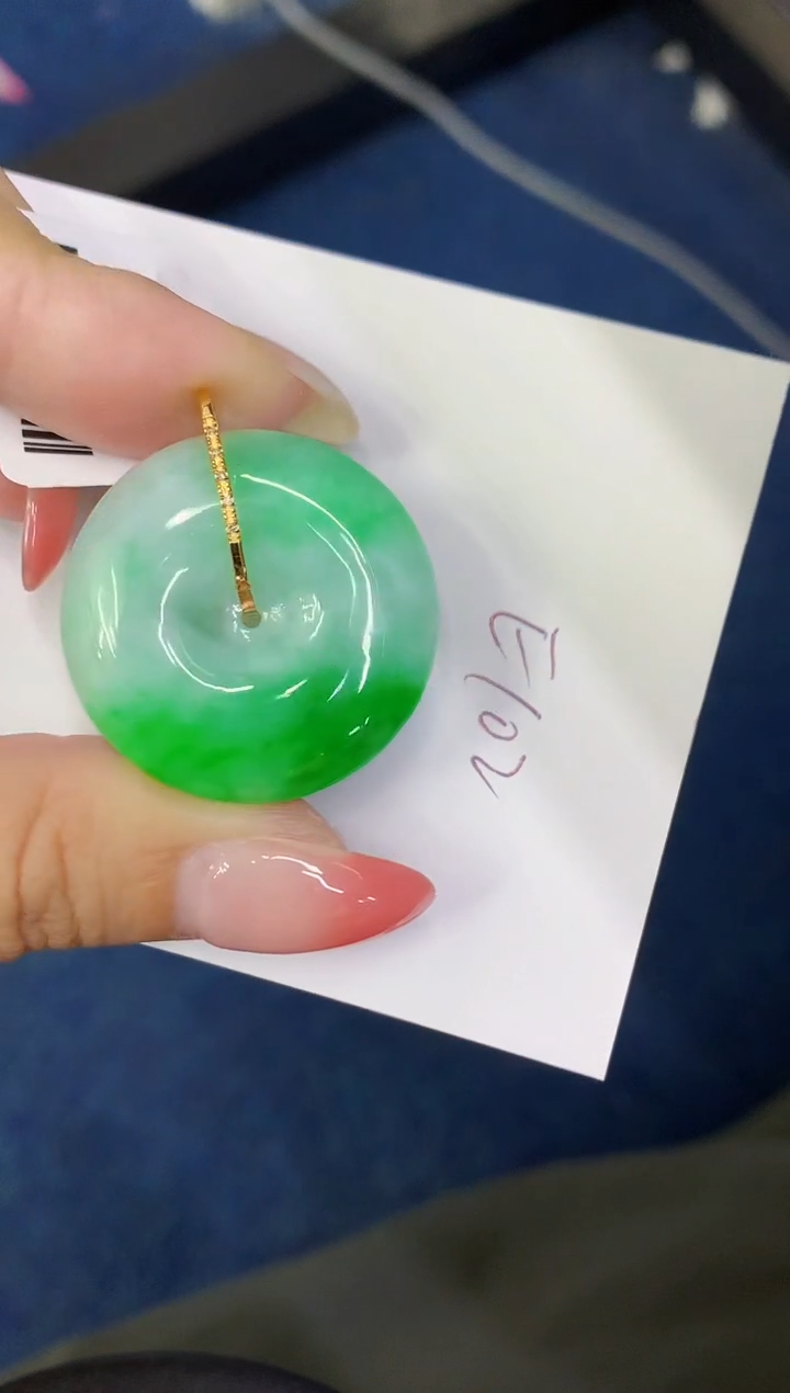 翡翠18K金镶嵌颈饰缅甸天然翡翠A货