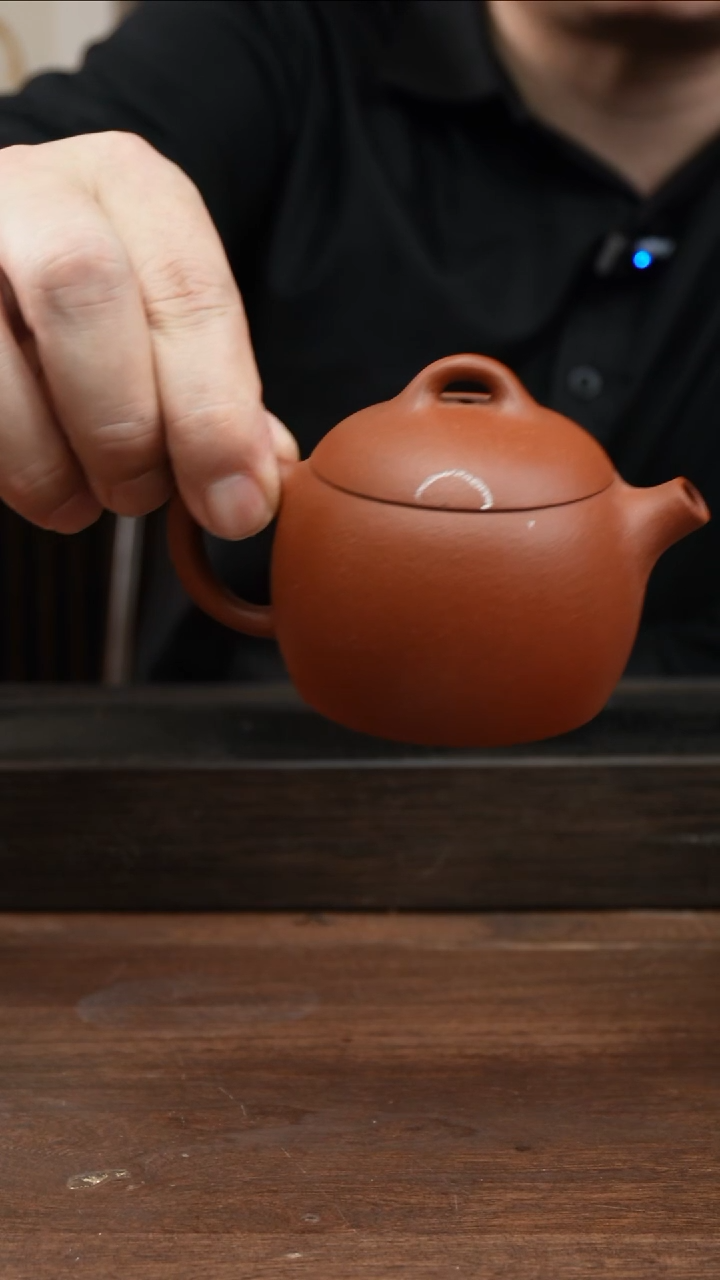 茶杯紫砂红清水矮秦权    145CC    微瑕   