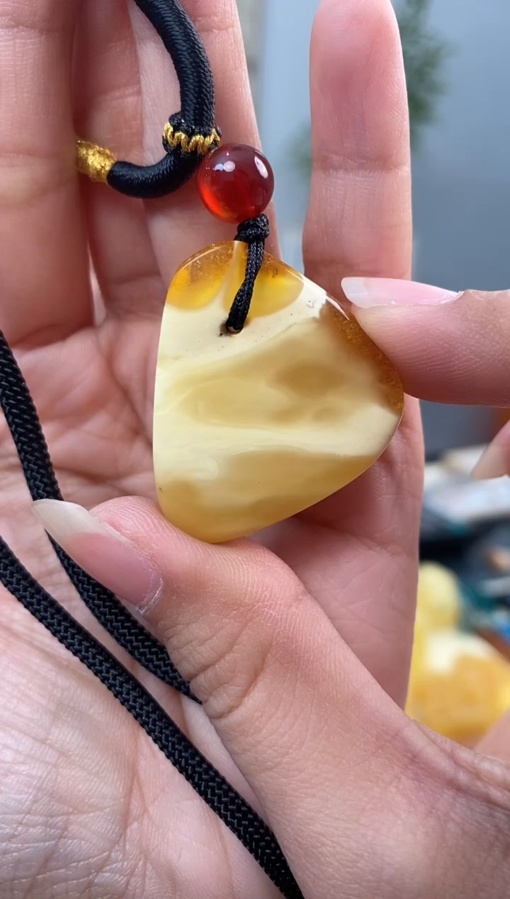 【闪购商品】琥珀裸石未镶嵌天然琥珀蜜蜡吊坠