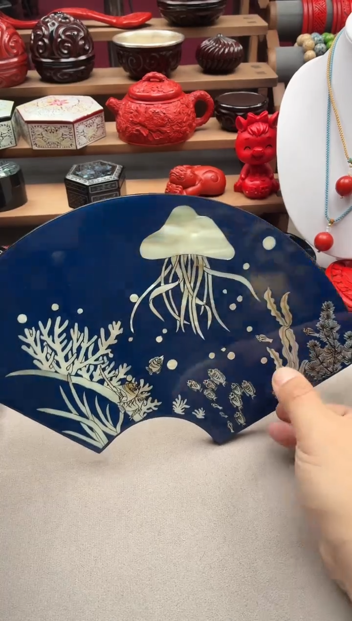 扬州漆器平磨扇形海洋生物台屏