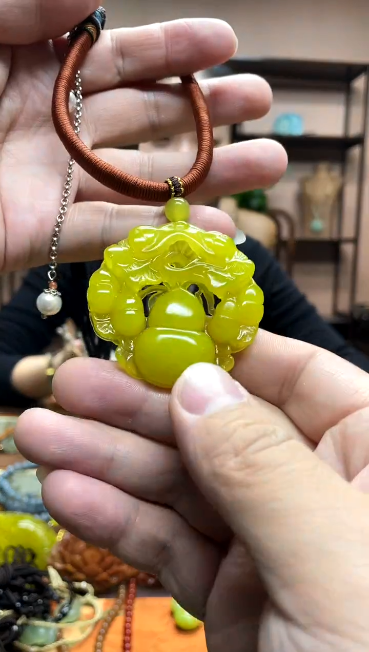 未镶嵌岫玉颈饰·