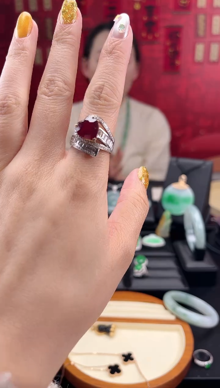【闪购商品】红宝石戒指18K金镶嵌戒指