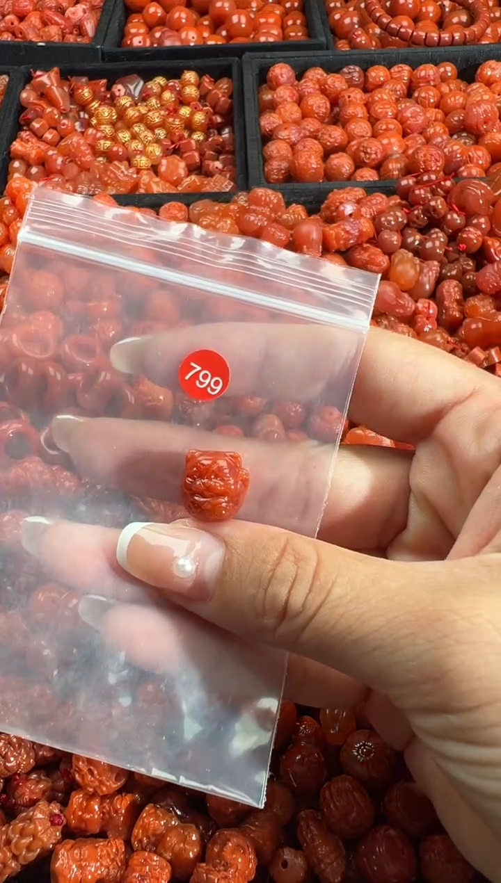 颈饰未镶嵌南红玛瑙1