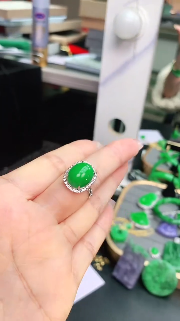 18K金镶嵌戒指翡翠噼****️赠礼盒证书