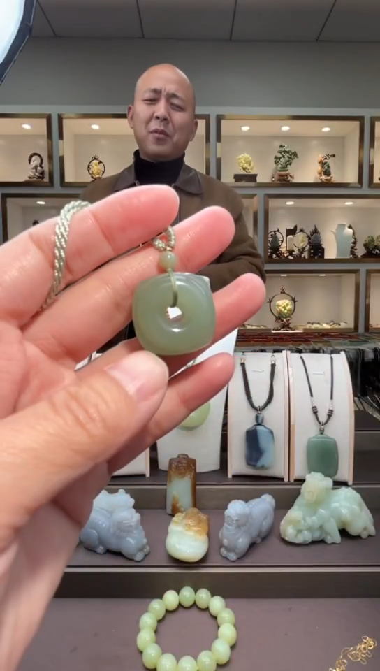 颈饰未镶嵌和田玉苏