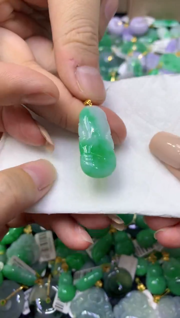 颈饰18K金镶嵌翡翠天然缅甸翡翠A货