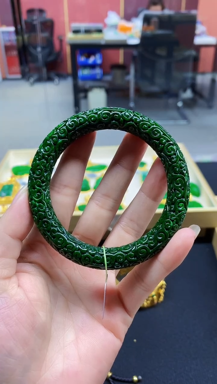 颈饰未镶嵌翡翠手镯-96