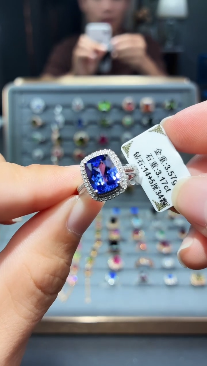 18K金镶嵌戒指坦桑石3.17.