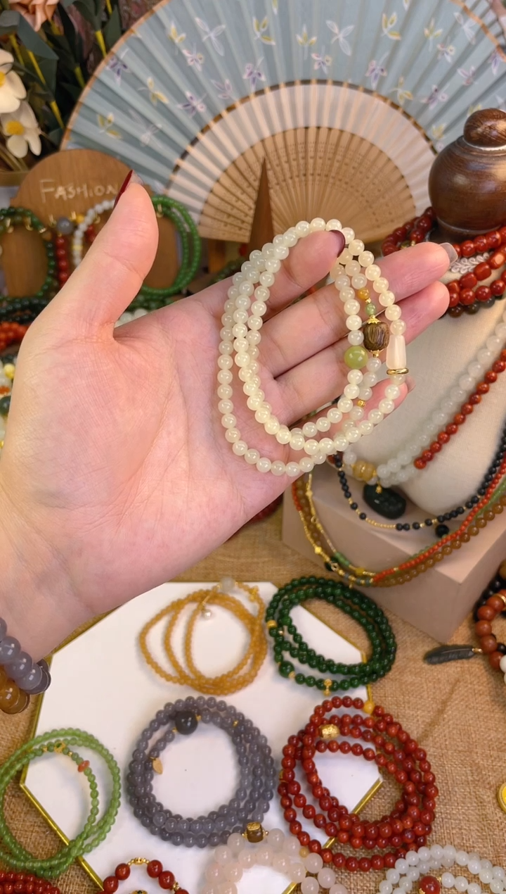 【闪购商品】和田玉三圈18K金镶嵌蜂蜜水