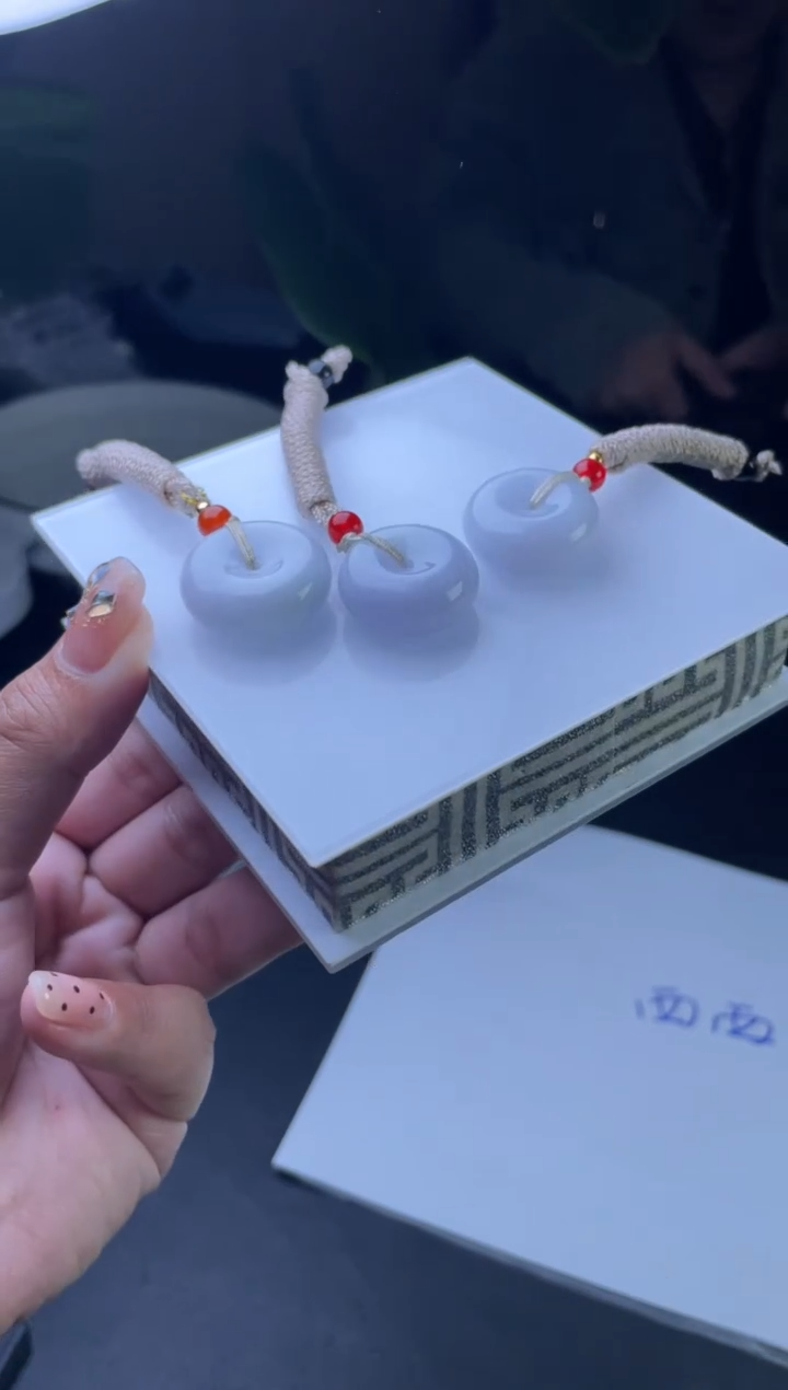 【闪购商品】翡翠吊坠(不含链)未镶嵌多样性发一件 A3