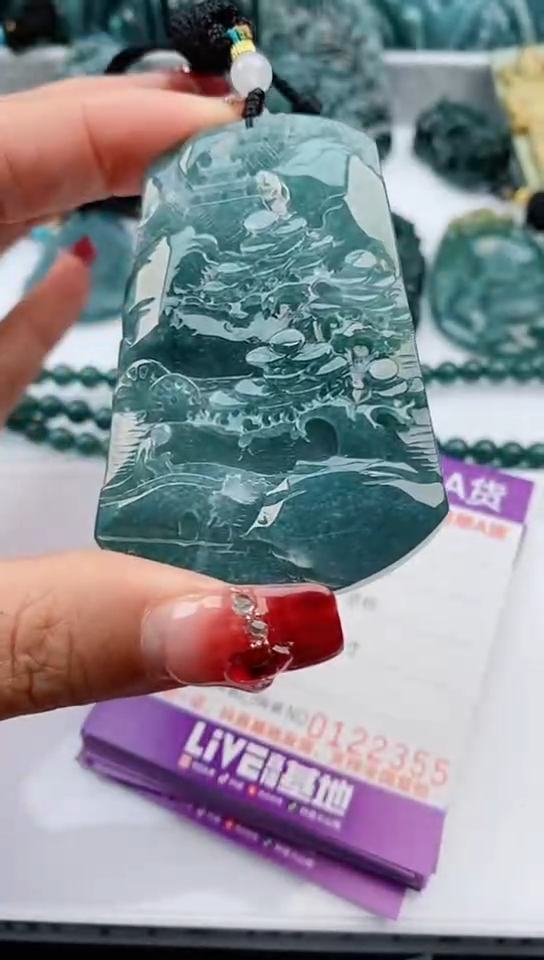 【闪购商品】翡翠颈饰未镶嵌         