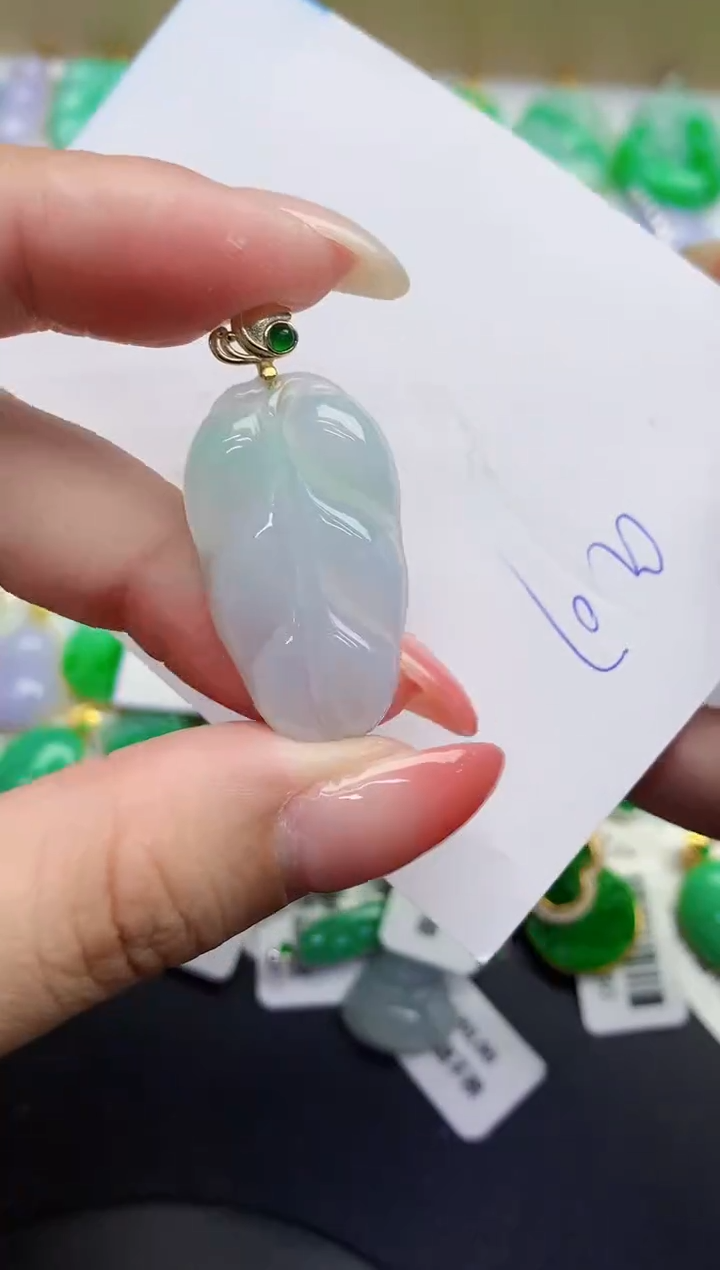 翡翠未镶嵌颈饰缅甸天然翡翠A货