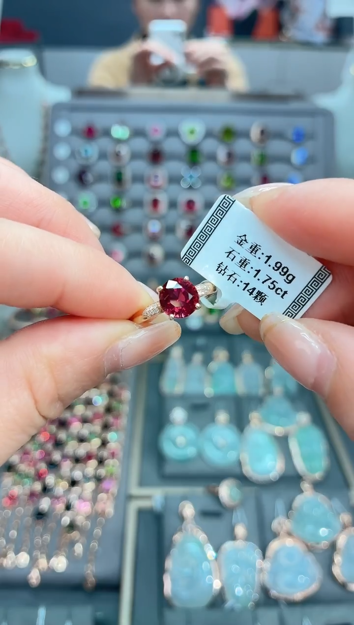 18K金镶嵌戒指碧玺1.75   