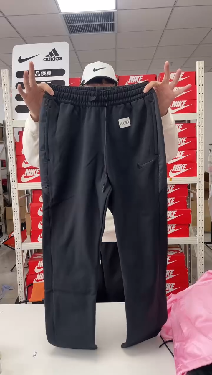 编690码闪购尺170码  adidas/阿迪达斯卫衣卫裤以直播间过款为主