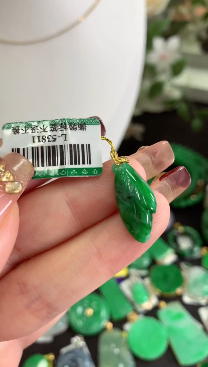 【闪购商品】翡翠吊坠(不含链)18K金镶嵌挂件