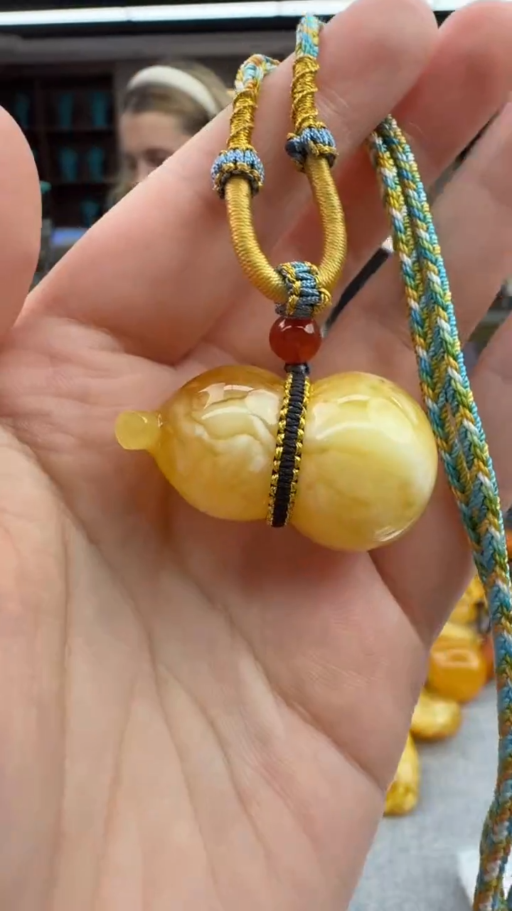 琥珀颈饰未镶嵌64秒拍号 假一罚三