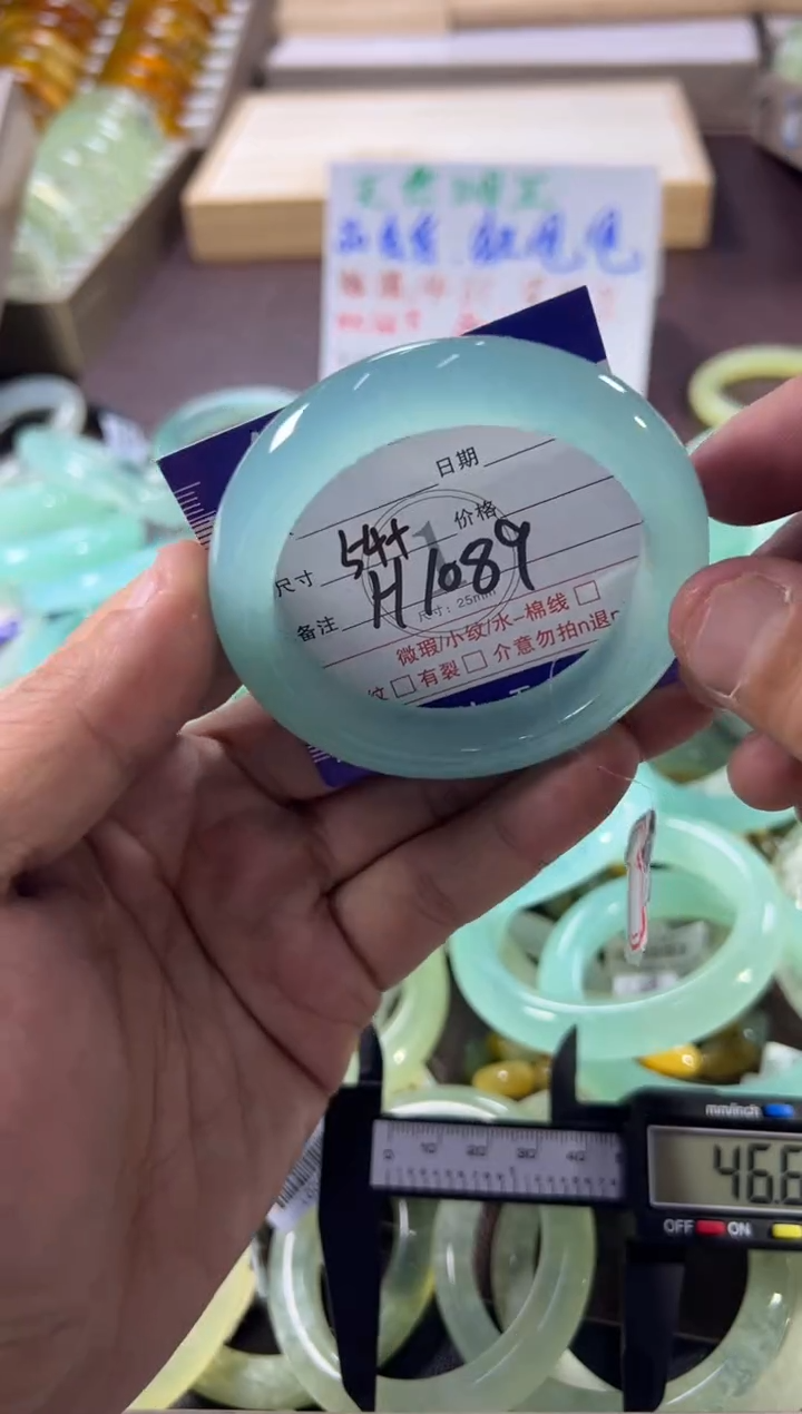 未镶嵌蛇纹石玉手镯1