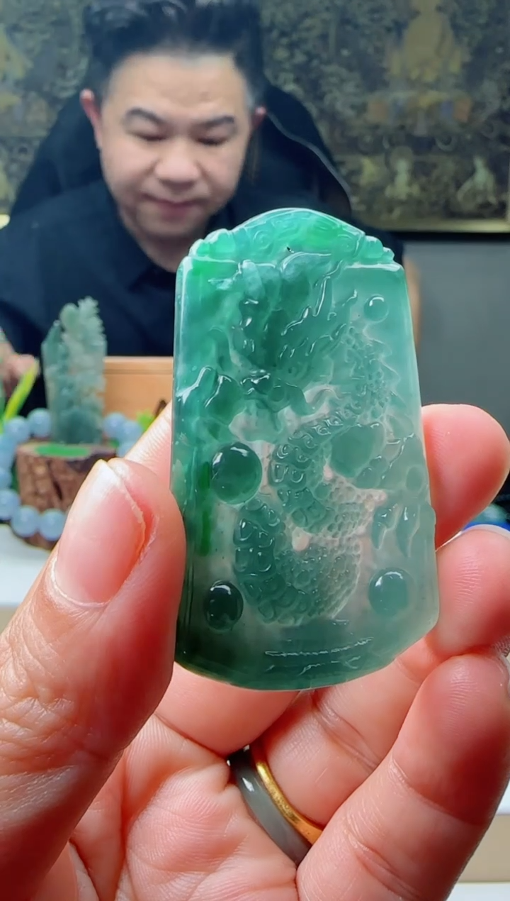 【闪购商品】翡翠颈饰未镶嵌多样性随机发其一   