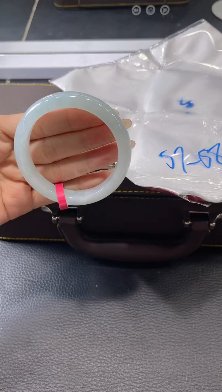 【闪购商品】翡翠手镯未镶嵌手镯