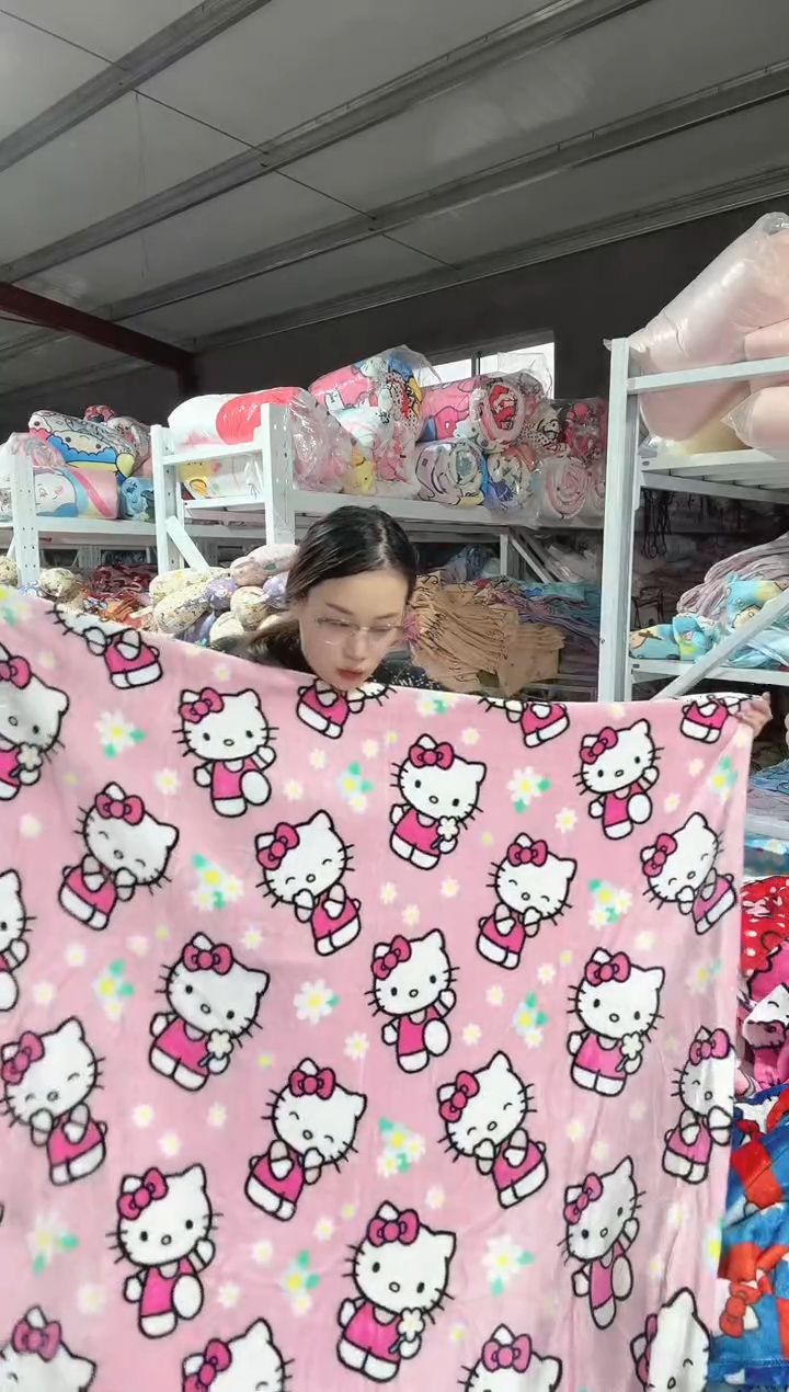 满35包邮  瑕疵    130*180左右   绒毯子