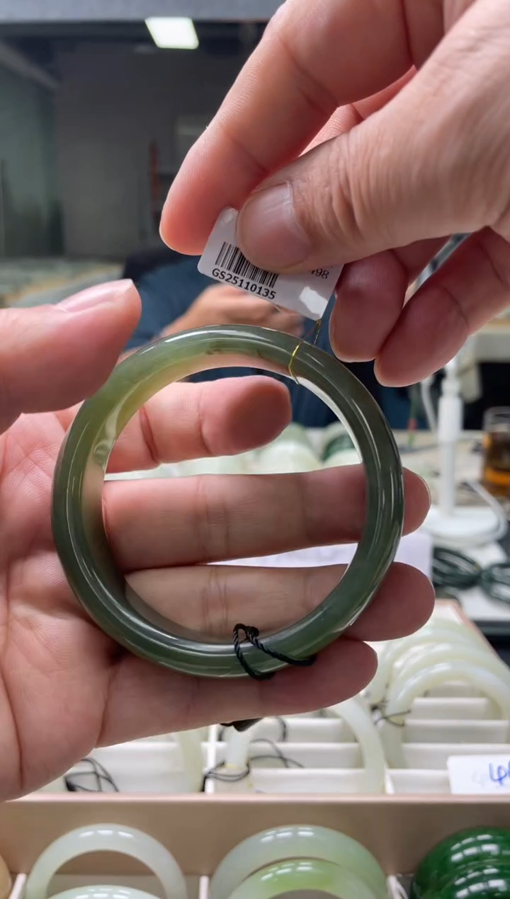 【闪购商品】和田玉手镯未镶嵌编码 0135圈口61