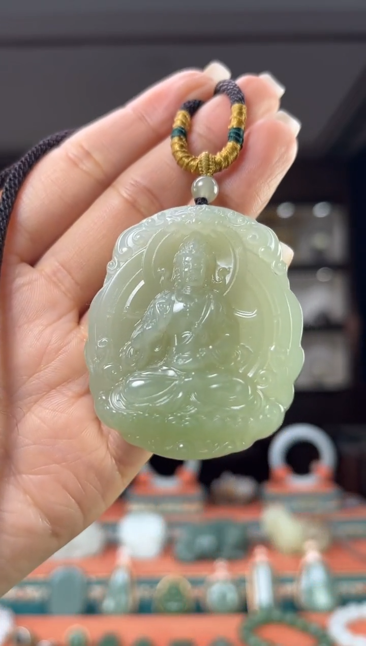 颈饰未镶嵌和田玉佩佩