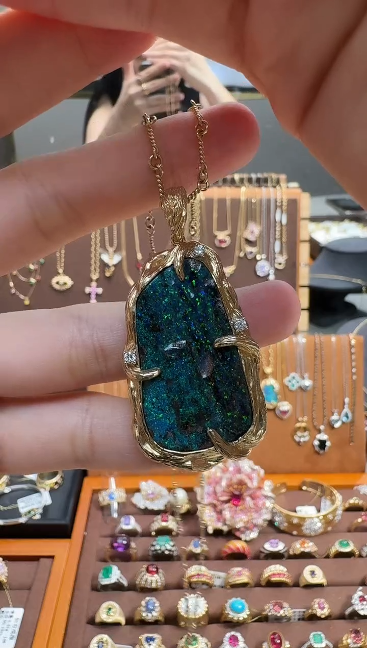 18K金镶嵌欧泊吊坠(不含链)铁欧泊