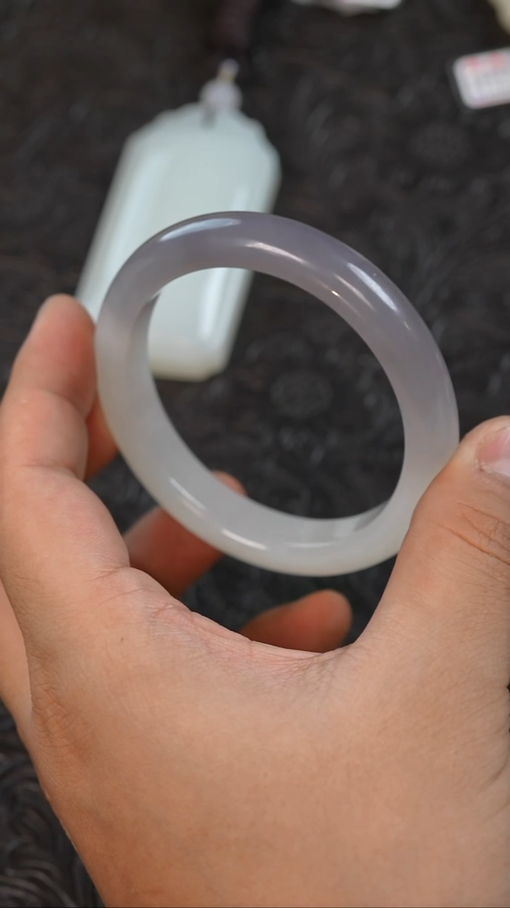 未镶嵌手镯和田玉多样性发一件THTY6647