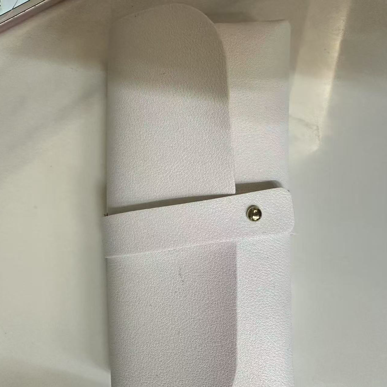 白色的眼睛的盒子