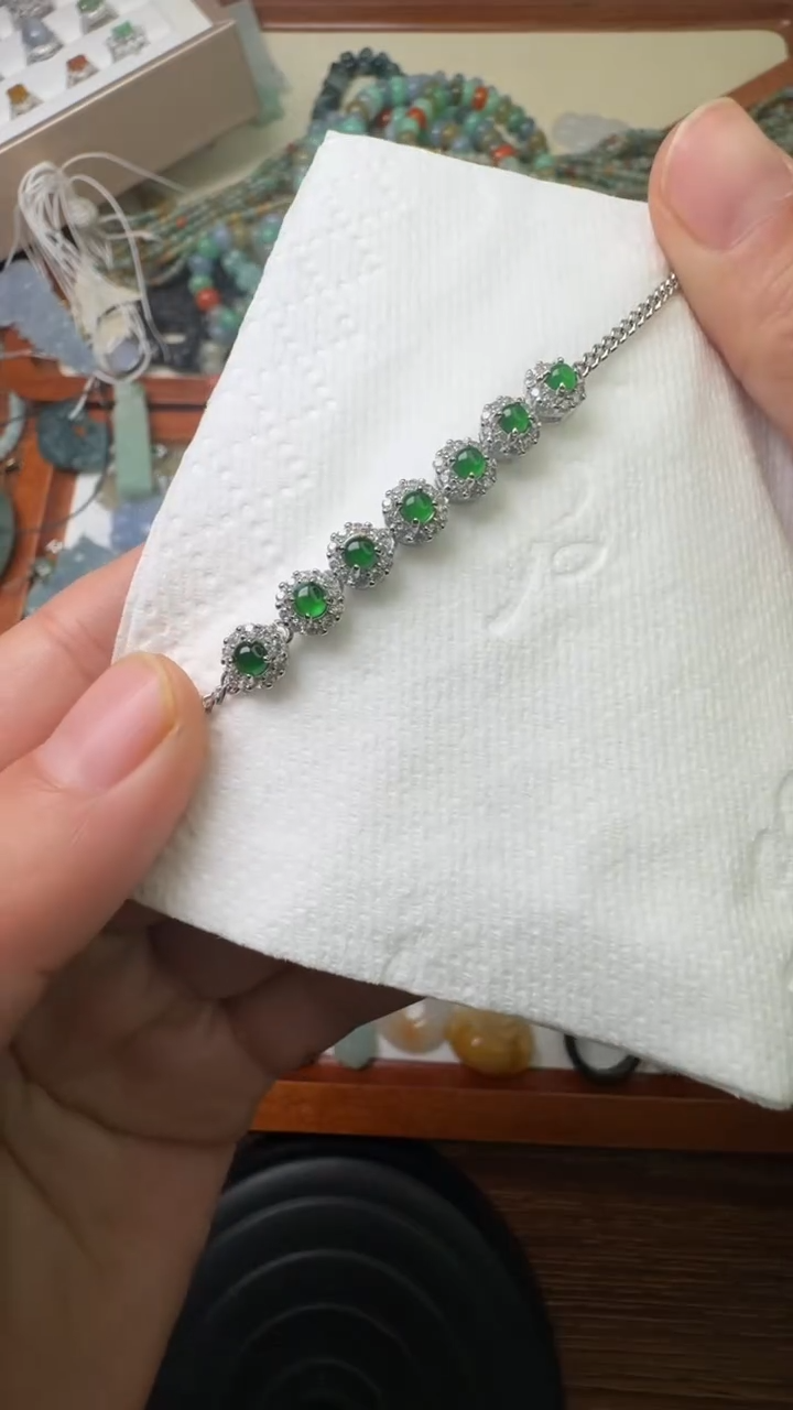【闪购商品】翡翠颈饰未镶嵌【闪购商品】 翡翠  未镶嵌