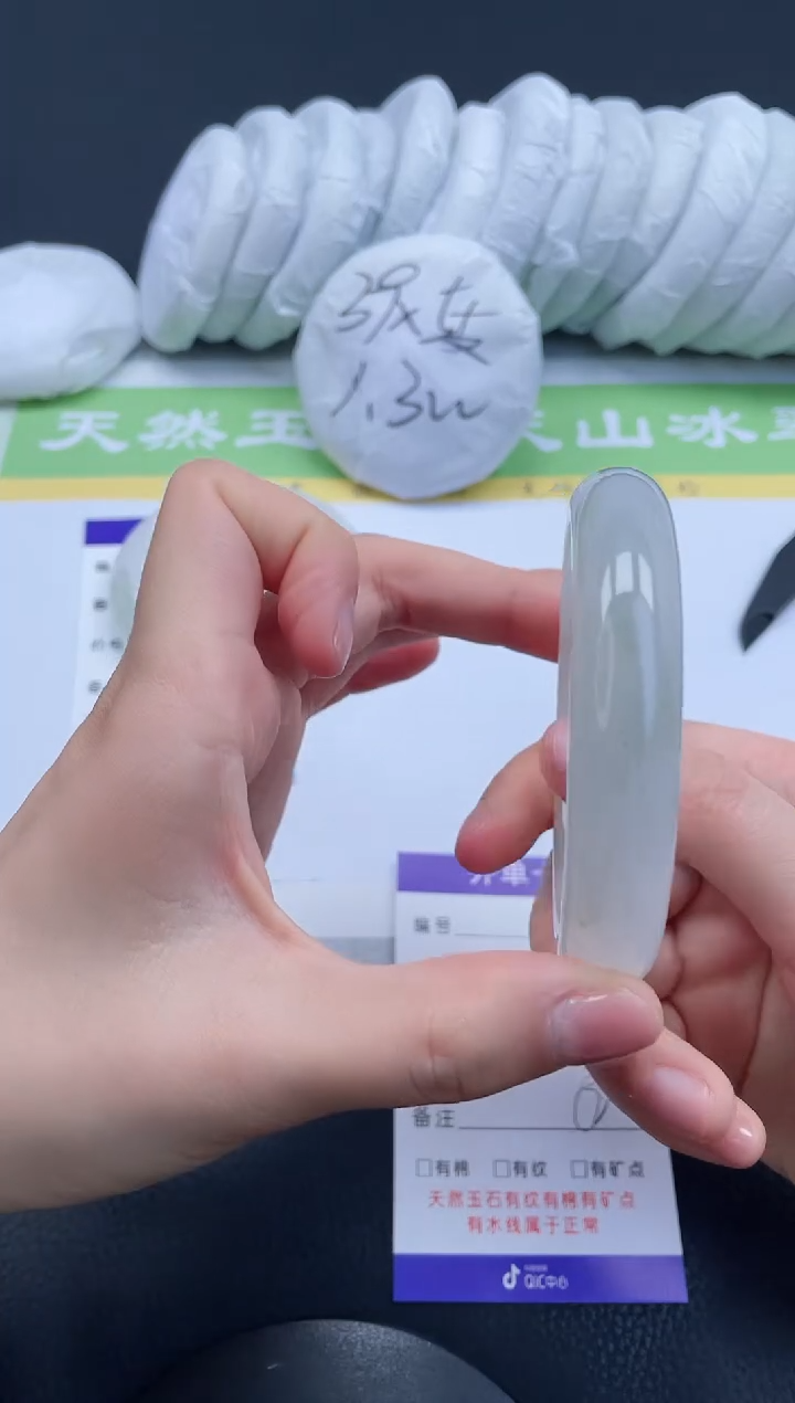 【闪购商品】石英质玉手镯未镶嵌A110-56+