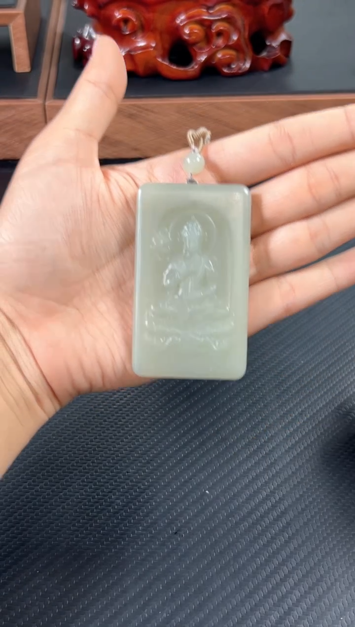 和田玉未镶嵌吊坠(赠链)且末微色差近矿吊坠