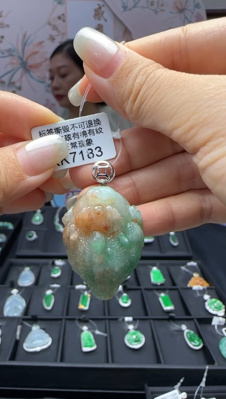 翡翠18K金镶嵌颈饰KK7183三脚蟾 退货扣运营费100