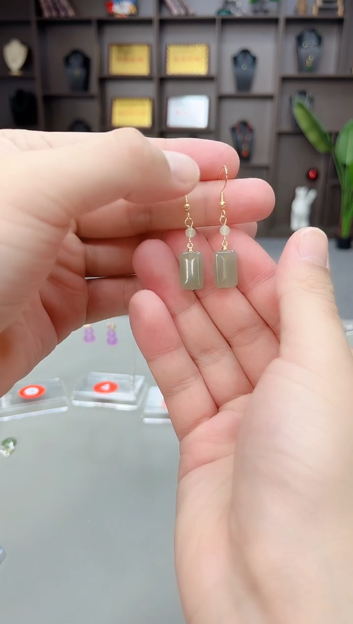 未镶嵌和田玉（子料）耳饰无事牌