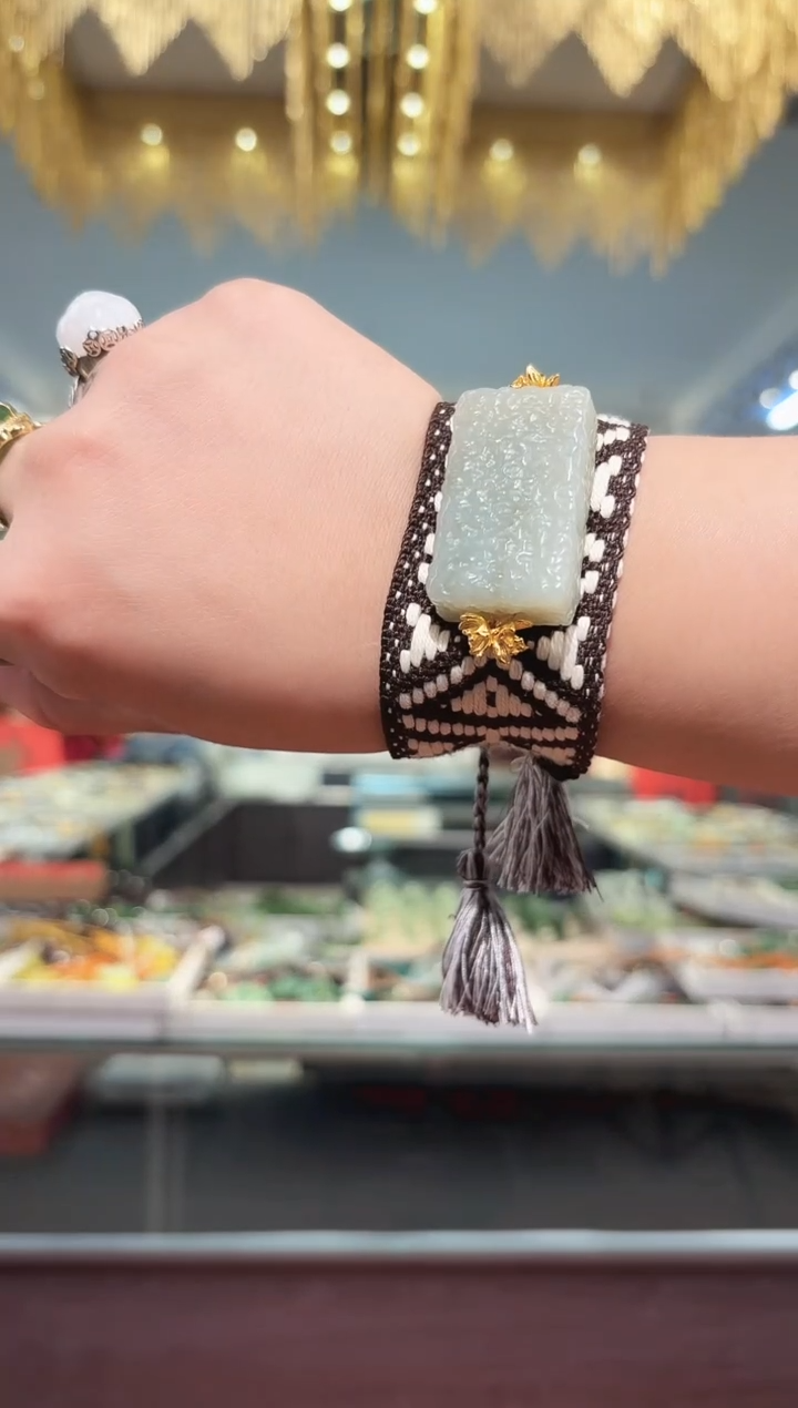 颈饰未镶嵌翡翠手牌