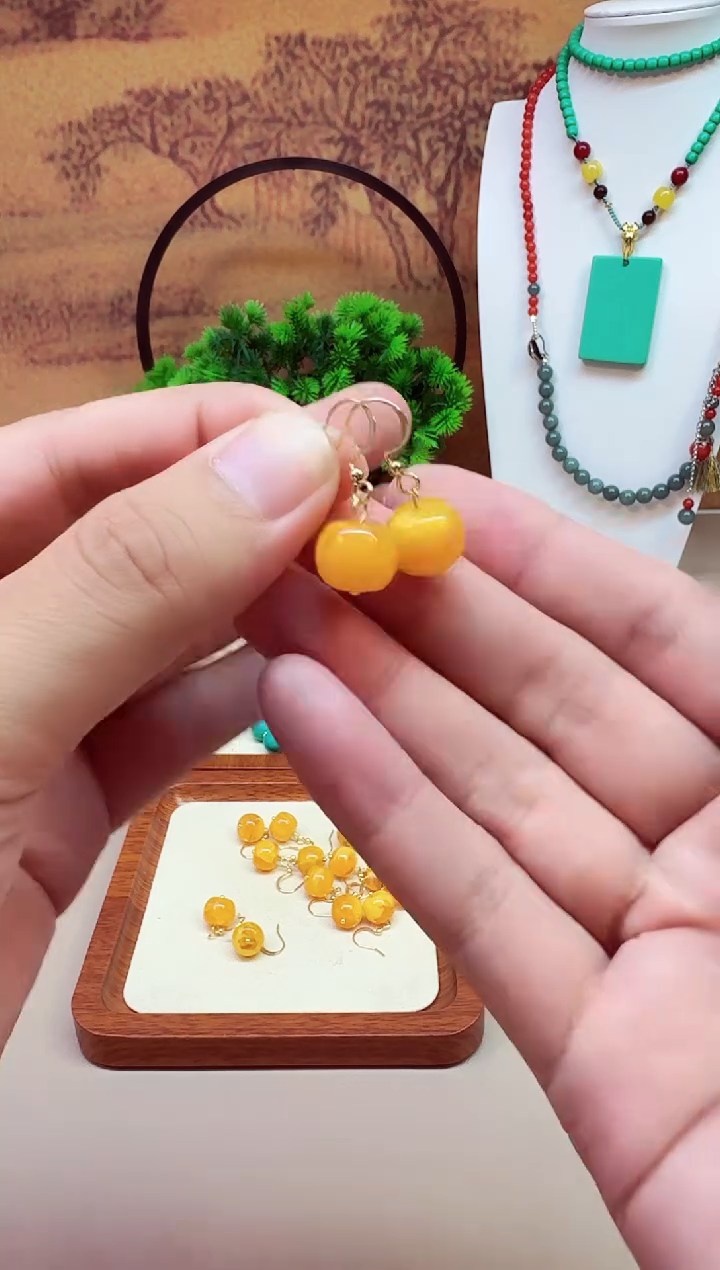 14K金镶嵌蜜蜡耳饰E01