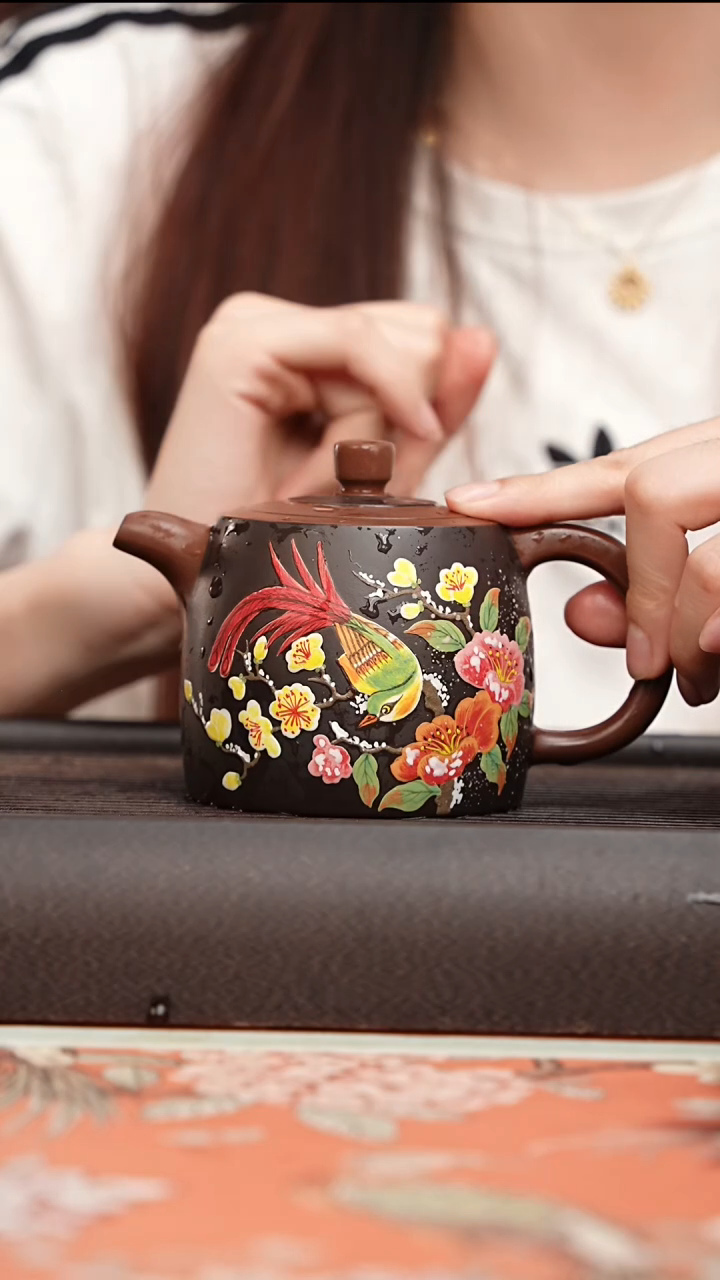 茶壶紫砂高黑料粉浆喜上眉梢泥绘井栏240cc