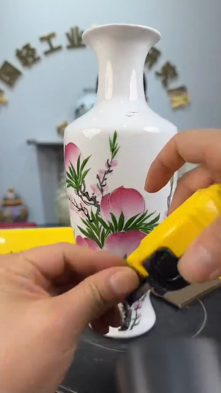 景德镇精美陶瓷寿桃瓶