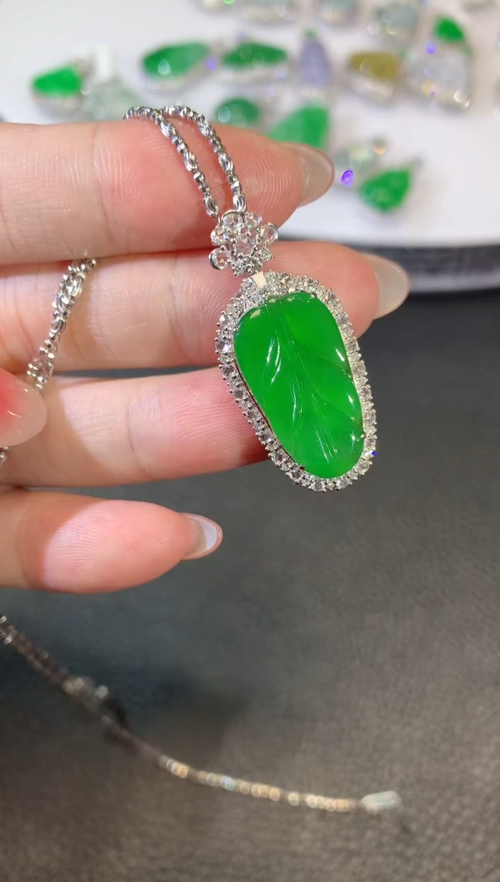 【闪购商品】翡翠吊坠(不含链)18K金镶嵌C51