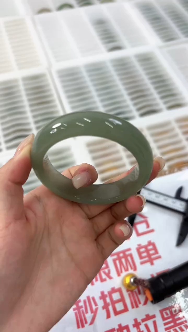 未镶嵌手镯石英质玉51-50D