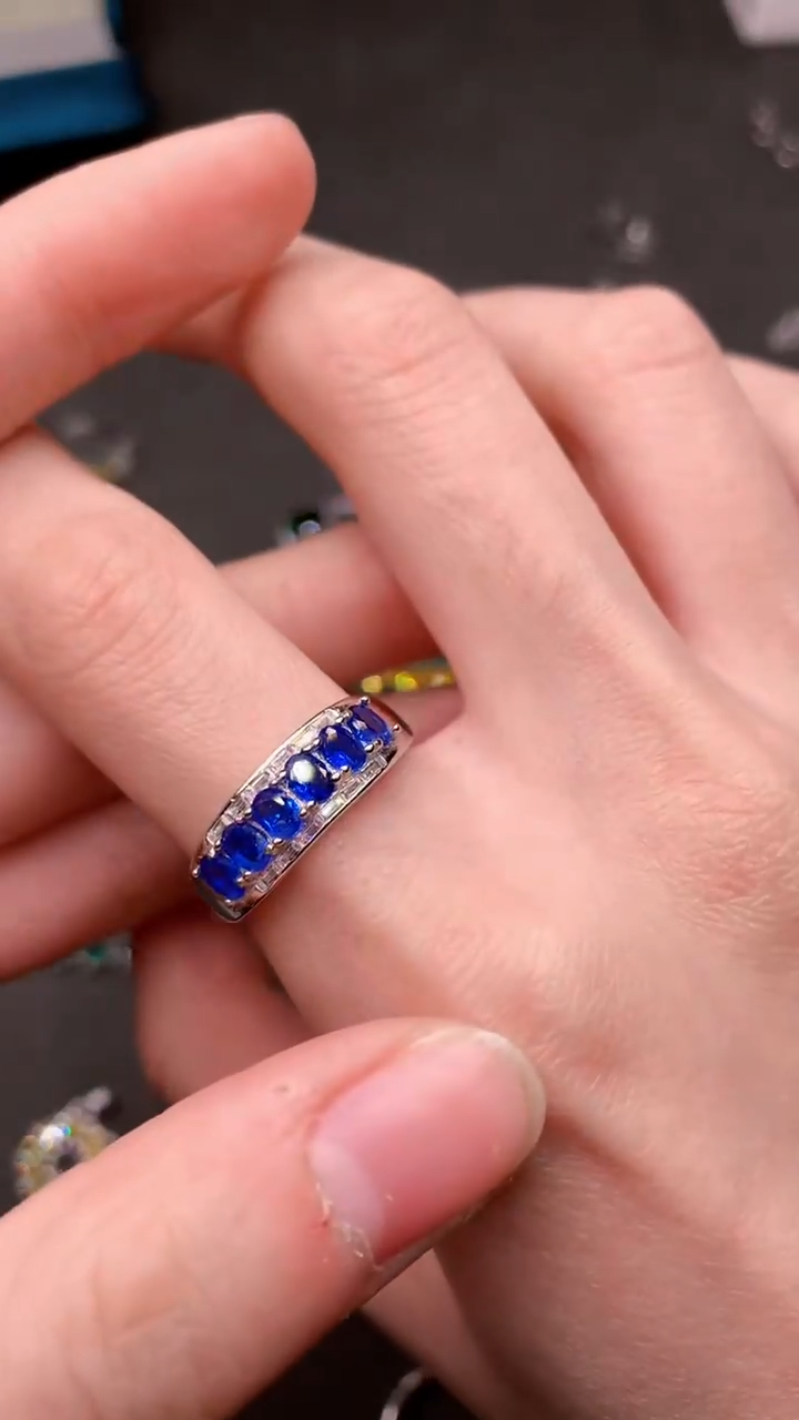 【闪购商品】蓝宝石戒指银S925镶嵌......