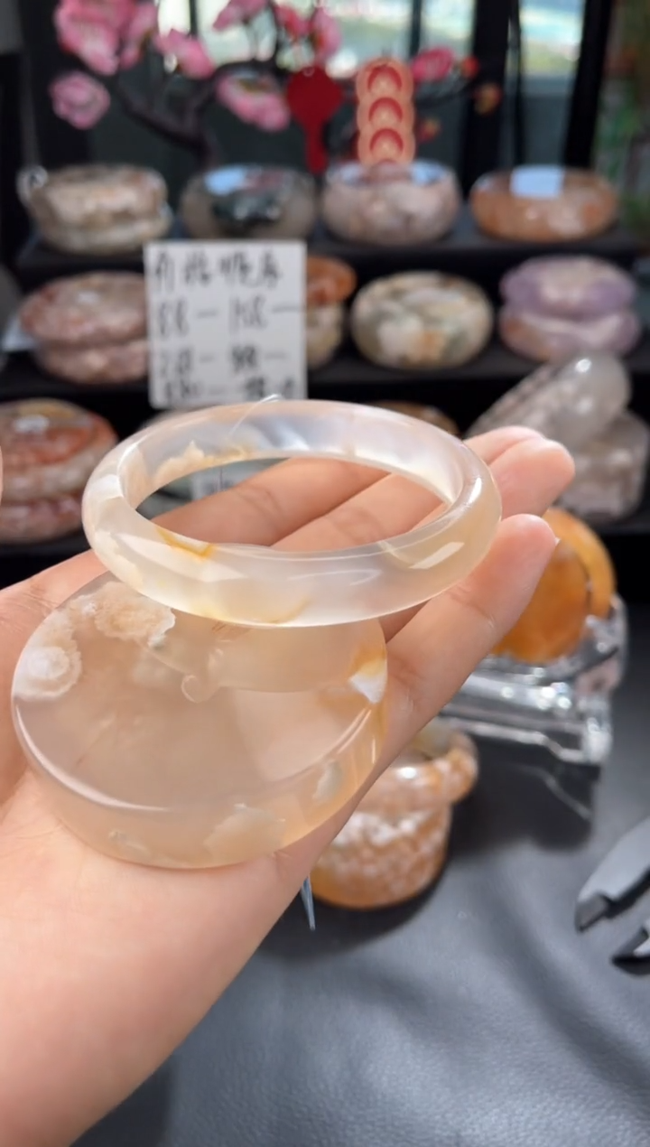 【闪购商品】石英质玉手镯未镶嵌57