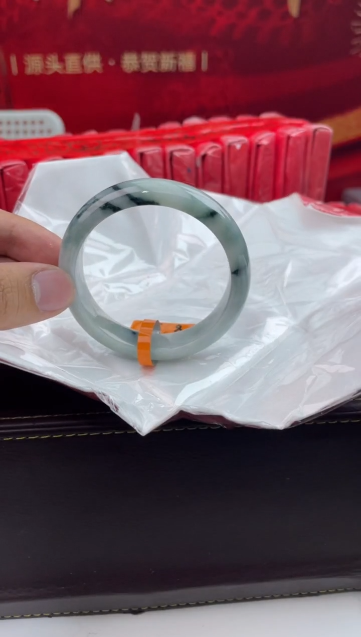 【闪购商品】翡翠手镯未镶嵌1翡翠手镯（微瑕）