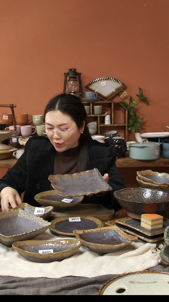 陶瓷A920  一只长方小碗四足复古粗陶金属釉底部20*15.5*4微瑕