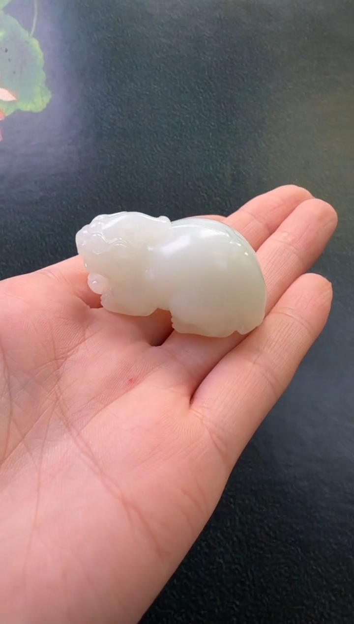 和田玉未镶嵌把件貔貅