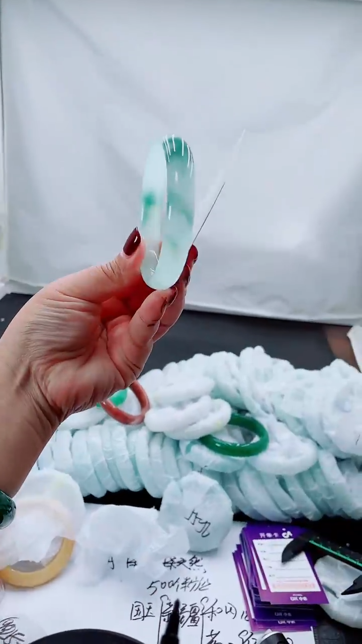 【闪购商品】石英质玉手镯未镶嵌P60-62/63