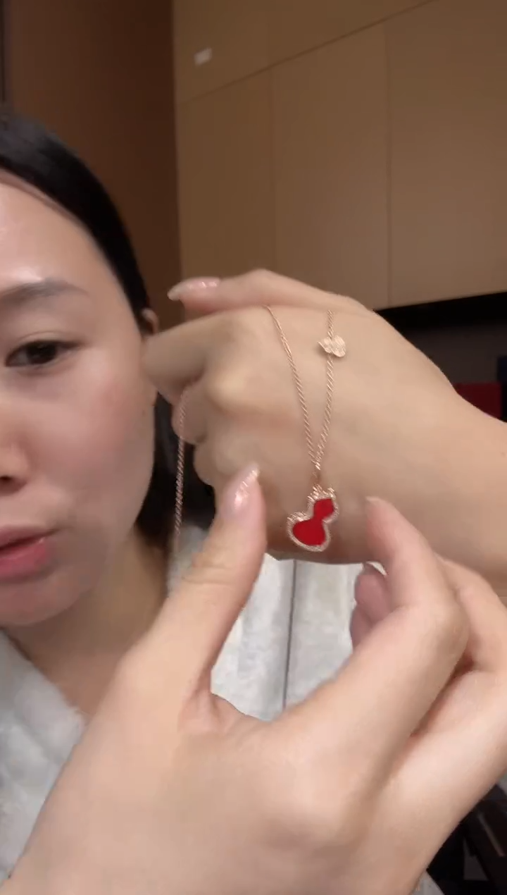 【闪购商品】钻石套链18K金镶嵌红葫芦套链ghj